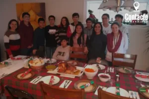 Reunidos en familia para la cena de navidad en Canada