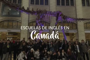 Grupo de estudiantes de ingles de una escuela canadiense visitando el museo de ciencias de toronto. Texto sobre imagen: Escuelas de inglés en Canadá